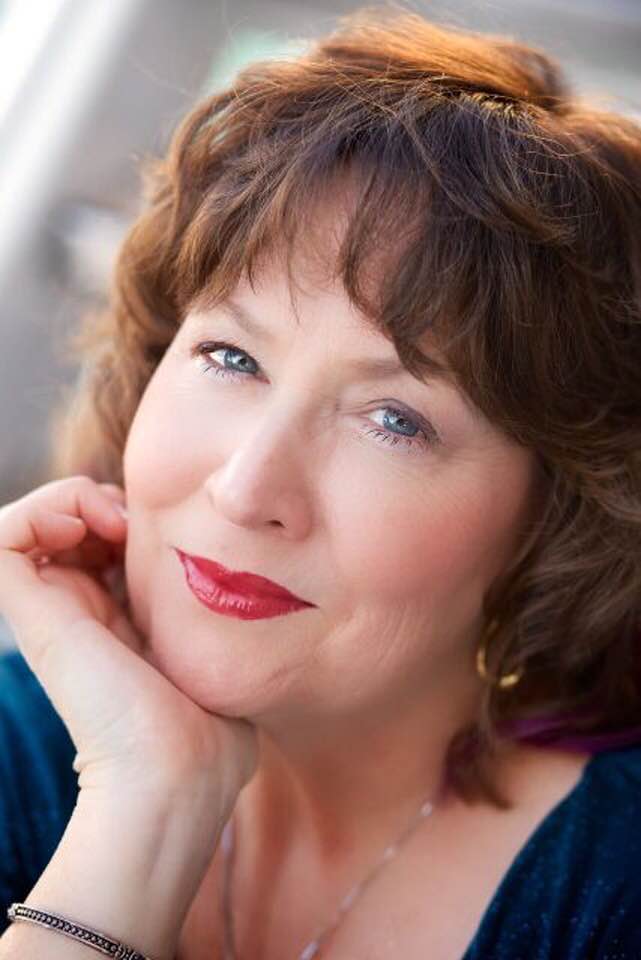 Dr Beth Headshot