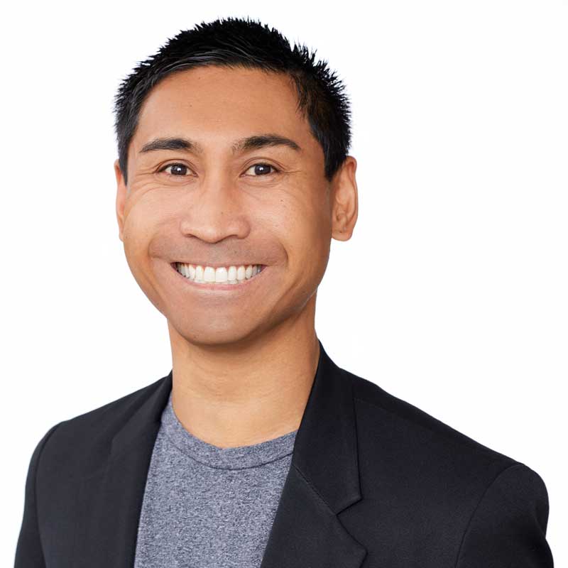 Headshot of Jessper smiling.