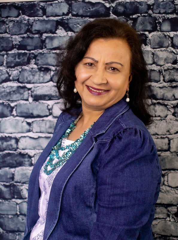 Ritu_9930-1280x1720-web Picture of Ritu Chopra wearing a blue blazer, white shirt, and teal bead necklace
